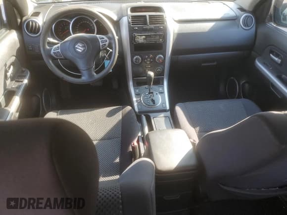 ✅ 2006 Suzuki Grand Vitara • VIN: JS3TD941664102964 • Lot: 71492295. Wystawiony na Copart z przebiegiem 135 075 mil. Bezpłatny archiwum sprzedaży aukcyjnych z USA i szczegółowy raport historii pojazdu na DreamBid. Zdjęcie 8.