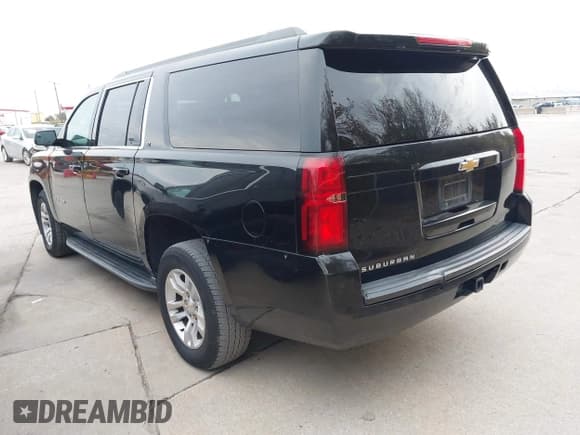 ✅ 2018 Chevrolet Suburban LT • VIN: 1GNSCHKC6JR129774 • Лот: 43885151. Опубликован ранее на IAAI с пробегом 233 096 миль. Бесплатный доступ к архиву аукционных продаж из США и подробный отчёт об истории автомобиля на DreamBid. Изображение 3.