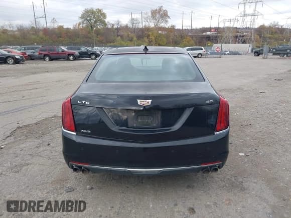 ✅ 2017 Cadillac CT6 AWD • VIN: 1G6KB5RS8HU193588 • Lot: 43731154. Wystawiony na IAAI z przebiegiem Nie podano. Bezpłatny archiwum sprzedaży aukcyjnych z USA i szczegółowy raport historii pojazdu na DreamBid. Zdjęcie 17.
