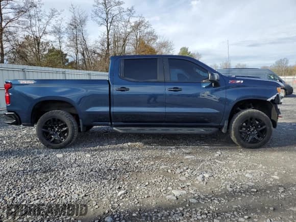 ✅ 2022 Chevrolet Silverado 1500 LT Trail Boss • VIN: 3GCUDFET3NG553742 • Lot: 85265905. Wystawiony na Copart z przebiegiem 41 518 mil. Bezpłatny archiwum sprzedaży aukcyjnych z USA i szczegółowy raport historii pojazdu na DreamBid. Zdjęcie 12.