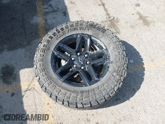 ✅ 2021 Chevrolet Silverado 1500 Custom Trail Boss • VIN: 1GCPYCEFXMZ215375 • Lot: 42532242. Wystawiony na IAAI z przebiegiem 190 632 mil. Bezpłatny archiwum sprzedaży aukcyjnych z USA i szczegółowy raport historii pojazdu na DreamBid. Zdjęcie 12.