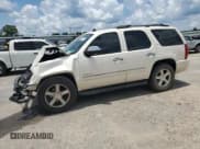 ✅ 2014 Chevrolet Tahoe LTZ • VIN: 1GNSCCE07ER121175 • Лот: 62642925. Опубликован ранее на Copart с пробегом Не указан. Бесплатный доступ к архиву аукционных продаж из США и подробный отчёт об истории автомобиля на DreamBid. Изображение 1.