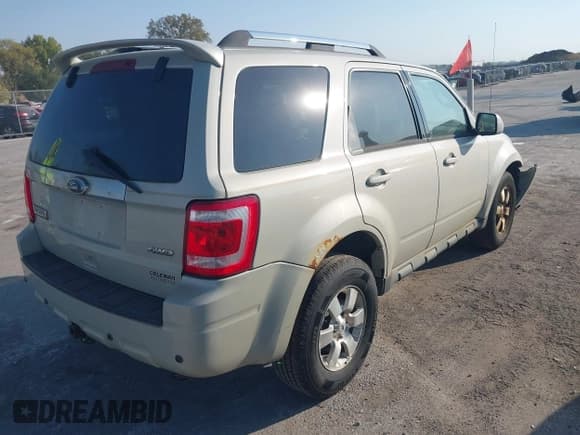 ✅ 2009 Ford Escape Limited • VIN: 1FMCU94G99KB00902 • Lot: 43276960. Wystawiony na IAAI z przebiegiem 138 567 mil. Bezpłatny archiwum sprzedaży aukcyjnych z USA i szczegółowy raport historii pojazdu na DreamBid. Zdjęcie 4.