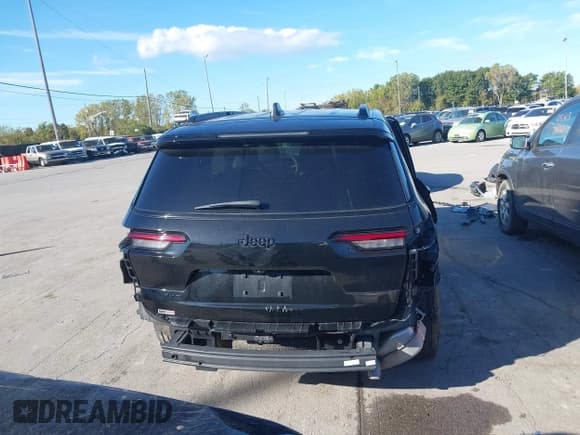 ✅ 2023 Jeep Grand Cherokee Altitude X • VIN: 1C4RJKAG1P8812950 • Lot: 43428952. Listed on IAAI with 33,890 mi. Free auction sales archive from the USA and detailed vehicle history report at DreamBid. Image 17.