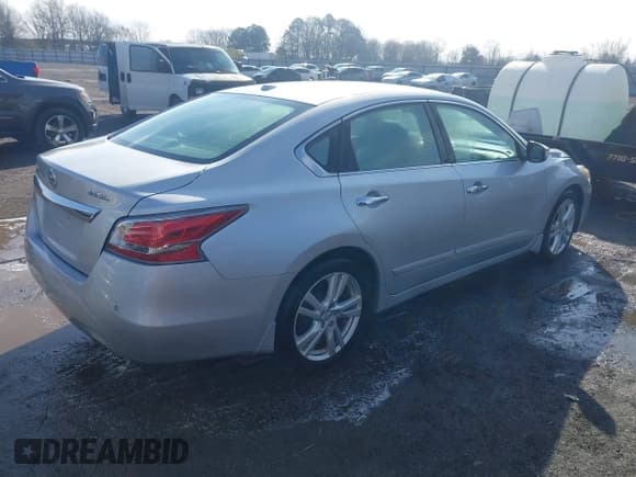 ✅ 2015 Nissan Altima SL • VIN: 1N4BL3AP6FC267041 • Lot: 41561523. Wystawiony na IAAI z przebiegiem 128 522 mil. Bezpłatny archiwum sprzedaży aukcyjnych z USA i szczegółowy raport historii pojazdu na DreamBid. Zdjęcie 4.