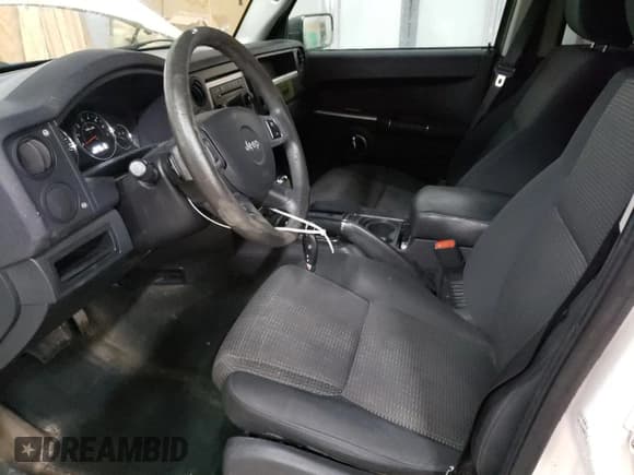 ✅ 2010 Jeep Commander Sport • VIN: 1J4RG4GK5AC131582 • Лот: 81515905. Опубликован ранее на Copart с пробегом 176 435 миль. Бесплатный доступ к архиву аукционных продаж из США и подробный отчёт об истории автомобиля на DreamBid. Изображение 7.