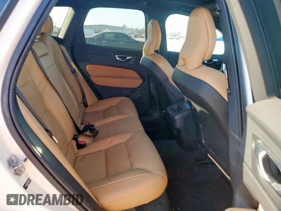 ✅ 2020 Volvo XC60 Momentum • VIN: YV4102DK7L1565305 • Lot: 81773715. Wystawiony na Copart z przebiegiem 86 440 mil. Bezpłatny archiwum sprzedaży aukcyjnych z USA i szczegółowy raport historii pojazdu na DreamBid. Zdjęcie 11.