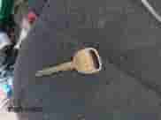 2004 Chevrolet Silverado 1500 Work Truck z VIN 1GCEC14XX4Z288962, wystawiony jako IAAI lot #41030729 z przebiegiem 320 541 mil mil oraz . Historia ofert i sprzedaży dostępna na DreamBid. Obrazek 11.