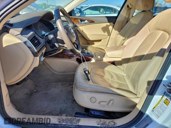 ✅ 2014 Audi A6 Premium • VIN: WAUFFAFC9EN161972 • Lot: 96162415. Wystawiony na Copart z przebiegiem 175 161 mil. Bezpłatny archiwum sprzedaży aukcyjnych z USA i szczegółowy raport historii pojazdu na DreamBid. Zdjęcie 7.