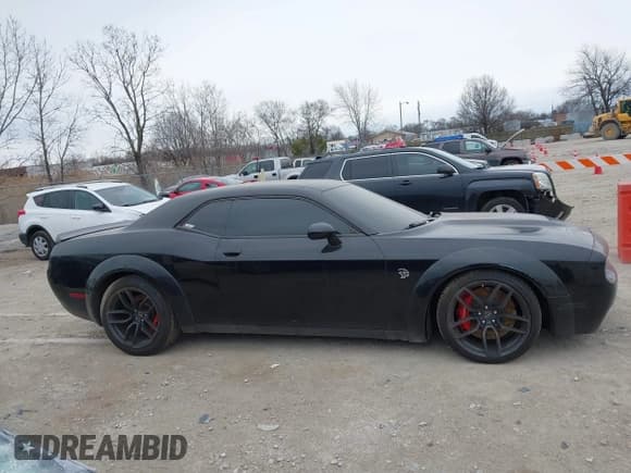 ✅ 2018 Dodge Challenger SRT Hellcat • VIN: 2C3CDZC92JH116074 • Лот: 41777302. Опубликован ранее на IAAI с пробегом 33 227 миль. Бесплатный доступ к архиву аукционных продаж из США и подробный отчёт об истории автомобиля на DreamBid. Изображение 13.