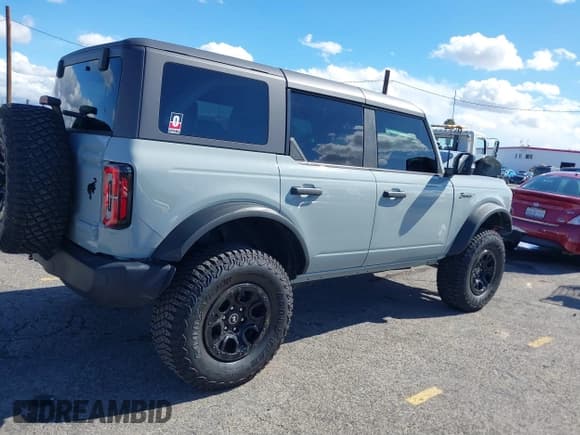 ✅ 2022 Ford Bronco • VIN: 1FMEE5DP1NLB51765 • Lot: 41792547. Listed on IAAI with 24,666 mi. Free auction sales archive from the USA and detailed vehicle history report at DreamBid. Image 4.