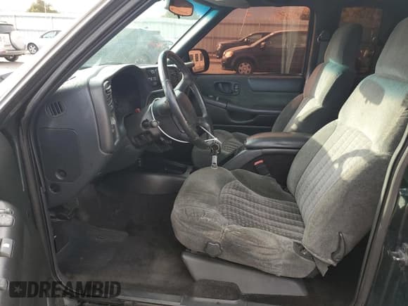 ✅ 2002 Chevrolet S-10 LS • VIN: 1GCCT19W728181040 • Лот: 77814464. Опубликован ранее на Copart с пробегом 116 481 миль. Бесплатный доступ к архиву аукционных продаж из США и подробный отчёт об истории автомобиля на DreamBid. Изображение 7.