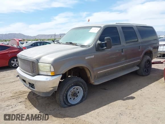 ✅ 2003 Ford Excursion Limited • VIN: 1FMSU43P23EB56475 • Lot: 42376969. Wystawiony na IAAI z przebiegiem 213 603 mil. Bezpłatny archiwum sprzedaży aukcyjnych z USA i szczegółowy raport historii pojazdu na DreamBid. Zdjęcie 2.