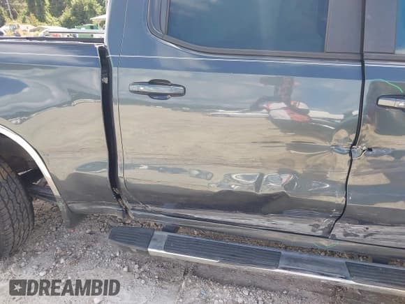 ✅ 2019 Chevrolet Silverado 1500 LT • VIN: 3GCUYDED5KG292241 • Lot: 43396399. Wystawiony na IAAI z przebiegiem 121 506 mil. Bezpłatny archiwum sprzedaży aukcyjnych z USA i szczegółowy raport historii pojazdu na DreamBid. Zdjęcie 18.