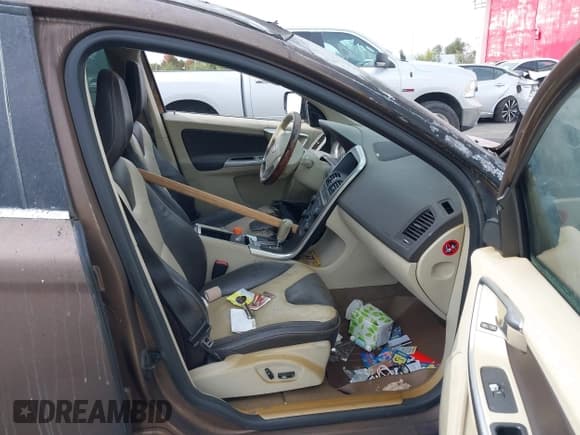 ✅ 2012 Volvo XC60 3.0L • VIN: YV4902DZ2C2320695 • Lot: 43399649. Wystawiony na IAAI z przebiegiem Nie podano. Bezpłatny archiwum sprzedaży aukcyjnych z USA i szczegółowy raport historii pojazdu na DreamBid. Zdjęcie 5.