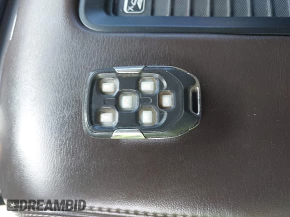 ✅ 2016 Chevrolet Suburban LTZ • VIN: 1GNSCJKC7GR258686 • Lot: 42787175. Wystawiony na IAAI z przebiegiem Nie podano. Bezpłatny archiwum sprzedaży aukcyjnych z USA i szczegółowy raport historii pojazdu na DreamBid. Zdjęcie 11.