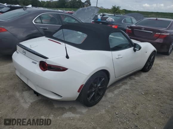 ✅ 2016 Mazda MX-5 Miata Club • VIN: JM1NDAC7XG0119368 • Lot: 49701903. Wystawiony na Copart z przebiegiem 53 087 mil. Bezpłatny archiwum sprzedaży aukcyjnych z USA i szczegółowy raport historii pojazdu na DreamBid. Zdjęcie 3.