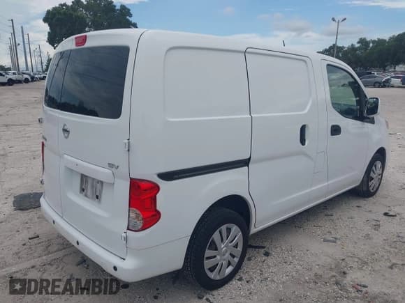 ✅ 2020 Nissan NV200 SV • VIN: 3N6CM0KN0LK704686 • Lot: 42651230. Wystawiony na IAAI z przebiegiem 102 165 mil. Bezpłatny archiwum sprzedaży aukcyjnych z USA i szczegółowy raport historii pojazdu na DreamBid. Zdjęcie 4.