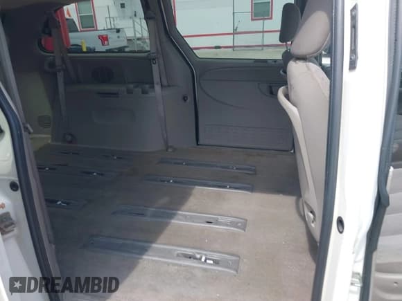 ✅ 2003 Dodge Caravan Sport • VIN: 2D4GP443X3R171373 • Lot: 41645178. Listed on IAAI with 163,358 mi. Free auction sales archive from the USA and detailed vehicle history report at DreamBid. Image 8.