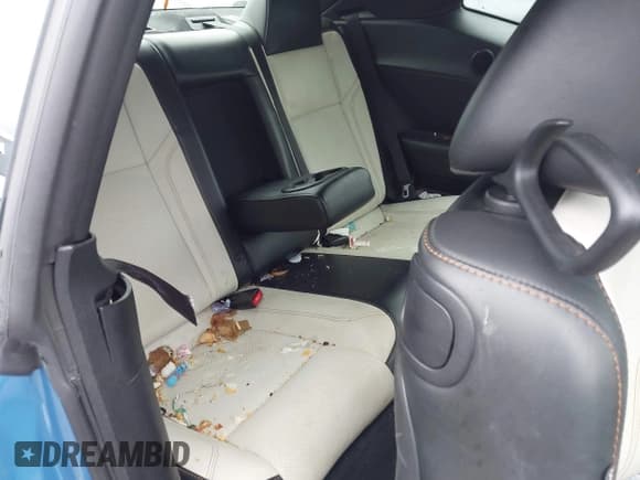 ✅ 2015 Dodge Challenger SXT Plus • VIN: 2C3CDZBG5FH821099 • Lot: 43550995. Wystawiony na IAAI z przebiegiem 64 750 mil. Bezpłatny archiwum sprzedaży aukcyjnych z USA i szczegółowy raport historii pojazdu na DreamBid. Zdjęcie 8.