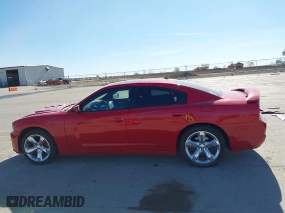 ✅ 2013 Dodge Charger RT Max • VIN: 2C3CDXCT0DH594823 • Lot: 43530052. Wystawiony na IAAI z przebiegiem 188 601 mil. Bezpłatny archiwum sprzedaży aukcyjnych z USA i szczegółowy raport historii pojazdu na DreamBid. Zdjęcie 15.