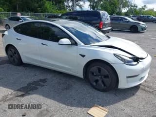 ✅ 2021 Tesla Model 3 Standard Range Plus • VIN: 5YJ3E1EA7MF907776 • Lot: 43193743. Wystawiony na IAAI z przebiegiem 45 357 mil. Bezpłatny archiwum sprzedaży aukcyjnych z USA i szczegółowy raport historii pojazdu na DreamBid. Zdjęcie 1.