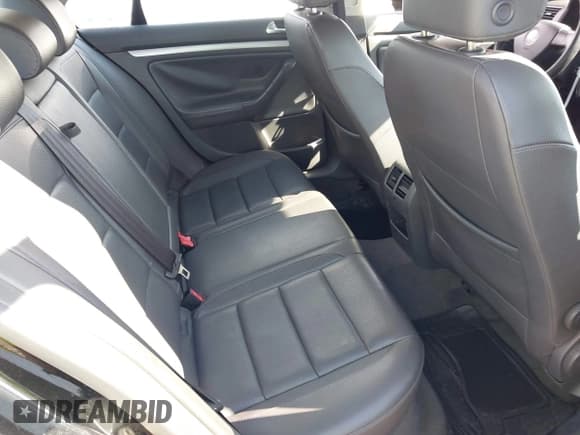 ✅ 2006 Volkswagen Jetta 2.5L • VIN: 3VWRG71K86M658227 • Лот: 43102186. Опубликован ранее на IAAI с пробегом 175 406 миль. Бесплатный доступ к архиву аукционных продаж из США и подробный отчёт об истории автомобиля на DreamBid. Изображение 8.