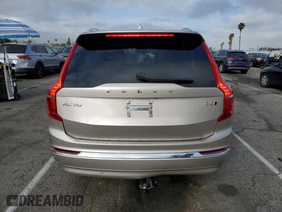 ✅ 2023 Volvo XC90 Plus • VIN: YV4L12PN7P1903108 • Lot: 47809685. Wystawiony na Copart z przebiegiem 14 235 mil. Bezpłatny archiwum sprzedaży aukcyjnych z USA i szczegółowy raport historii pojazdu na DreamBid. Zdjęcie 6.