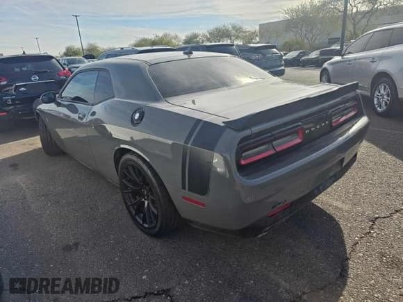 ✅ 2017 Dodge Challenger T/A 392 • VIN: 2C3CDZFJ7HH601309 • Lot: 82846314. Wystawiony na Copart z przebiegiem 97 974 mil. Bezpłatny archiwum sprzedaży aukcyjnych z USA i szczegółowy raport historii pojazdu na DreamBid. Zdjęcie 3.