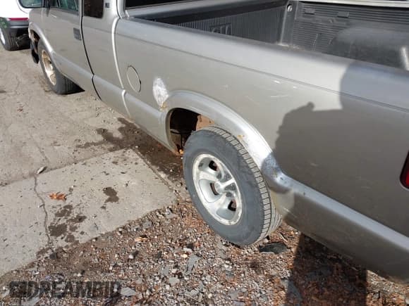 ✅ 2003 Chevrolet S-10 • VIN: 1GCCS19H238119597 • Лот: 40849458. Опубликован ранее на IAAI с пробегом 79 069 миль. Бесплатный доступ к архиву аукционных продаж из США и подробный отчёт об истории автомобиля на DreamBid. Изображение 13.