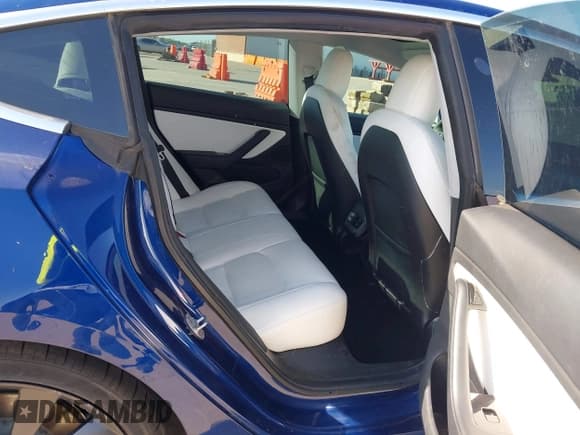 ✅ 2020 Tesla Model 3 Performance • VIN: 5YJ3E1EC7LF641918 • Lot: 41984261. Wystawiony na IAAI z przebiegiem 50 202 mil. Bezpłatny archiwum sprzedaży aukcyjnych z USA i szczegółowy raport historii pojazdu na DreamBid. Zdjęcie 8.