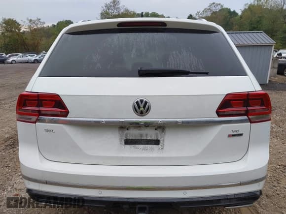 ✅ 2018 Volkswagen Atlas SEL • VIN: 1V2RR2CAXJC527278 • Lot: 43353194. Listed on IAAI with Not provided. Free auction sales archive from the USA and detailed vehicle history report at DreamBid. Image 16.