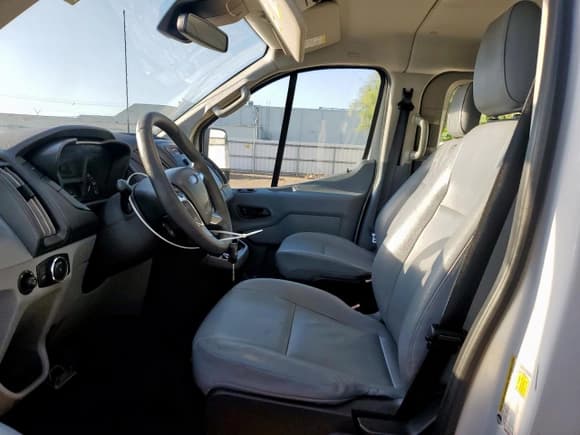 ✅ 2017 Ford Transit XL • VIN: 1FBZX2YM9HKA62457 • Lot: 82136135. Wystawiony na Copart z przebiegiem 84 992 mil. Bezpłatny archiwum sprzedaży aukcyjnych z USA i szczegółowy raport historii pojazdu na DreamBid. Zdjęcie 7.