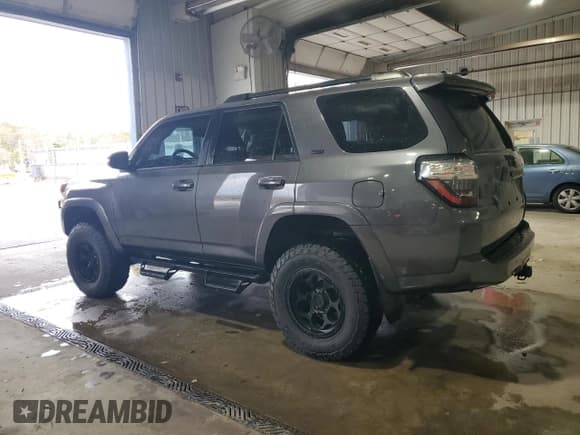 ✅ 2021 Toyota 4Runner SR5 Premium • VIN: JTENU5JR9M5922064 • Lot: 90017045. Wystawiony na Copart z przebiegiem 51 801 mil. Bezpłatny archiwum sprzedaży aukcyjnych z USA i szczegółowy raport historii pojazdu na DreamBid. Zdjęcie 2.