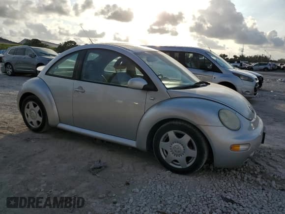✅ 2001 Volkswagen Beetle GLS • VIN: 3VWCK21C51M453733 • Lot: 42855835. Listed on Copart with 29,310 mi. Free auction sales archive from the USA and detailed vehicle history report at DreamBid. Image 4.