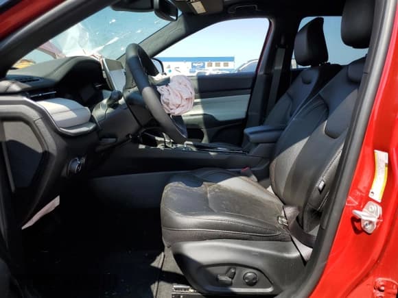 ✅ 2024 Jeep Compass Limited • VIN: 3C4NJDCN7RT585998 • Лот: 62090854. Опубликован ранее на Copart с пробегом 4 043 миль. Бесплатный доступ к архиву аукционных продаж из США и подробный отчёт об истории автомобиля на DreamBid. Изображение 7.