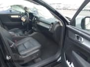 ✅ 2021 Volvo XC40 Momentum • VIN: YV4162UK4M2471473 • Lot: 43780178. Wystawiony na IAAI z przebiegiem 44 464 mil. Bezpłatny archiwum sprzedaży aukcyjnych z USA i szczegółowy raport historii pojazdu na DreamBid. Zdjęcie 5.