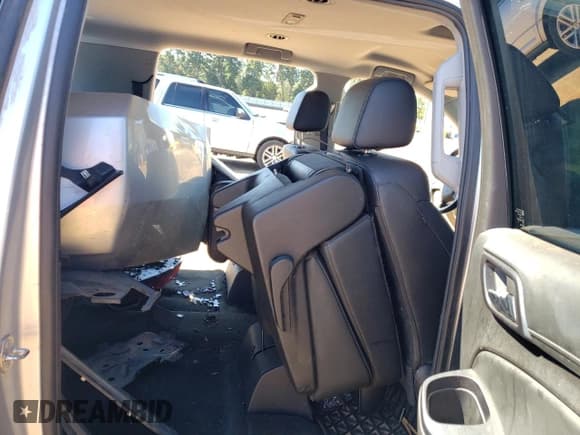 ✅ 2017 Chevrolet Suburban Premier • VIN: 1GNSKJKC7HR143736 • Lot: 69803354. Wystawiony na Copart z przebiegiem 112 993 mil. Bezpłatny archiwum sprzedaży aukcyjnych z USA i szczegółowy raport historii pojazdu na DreamBid. Zdjęcie 11.