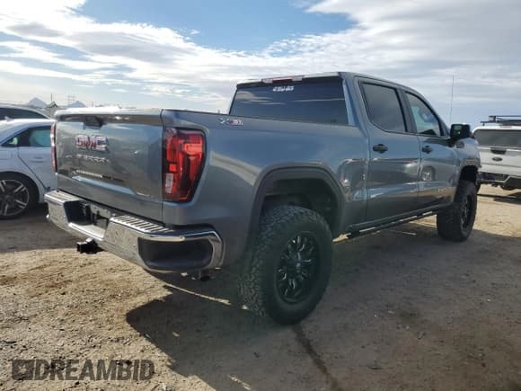 ✅ 2021 GMC Sierra 1500 • VIN: 3GTU9AEF2MG213687 • Lot: 50761955. Wystawiony na Copart z przebiegiem 139 854 mil. Bezpłatny archiwum sprzedaży aukcyjnych z USA i szczegółowy raport historii pojazdu na DreamBid. Zdjęcie 3.
