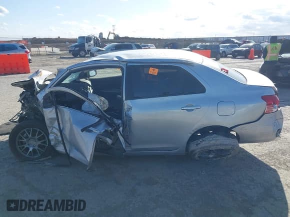 ✅ 2011 Toyota Yaris • VIN: JTDBT4K35B1406769 • Лот: 41722802. Опубликован ранее на IAAI с пробегом Не указан. Бесплатный доступ к архиву аукционных продаж из США и подробный отчёт об истории автомобиля на DreamBid. Изображение 15.