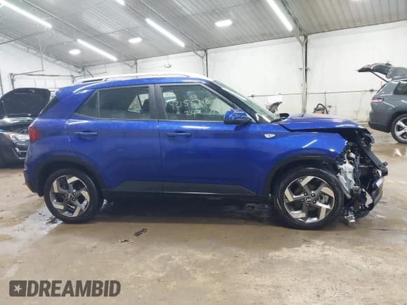 ✅ 2024 Hyundai Venue SEL • VIN: KMHRC8A3XRU299388 • Lot: 42155918. Listed on IAAI with 2,626 mi. Free auction sales archive from the USA and detailed vehicle history report at DreamBid. Image 13.