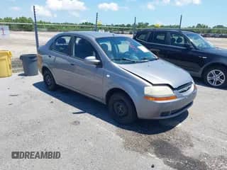 2006 Chevrolet Aveo LS z VIN KL1TD56626B552257, wystawiony jako IAAI lot #42883336 z przebiegiem 123 883 mil mil oraz . Historia ofert i sprzedaży dostępna na DreamBid. Obrazek 1.