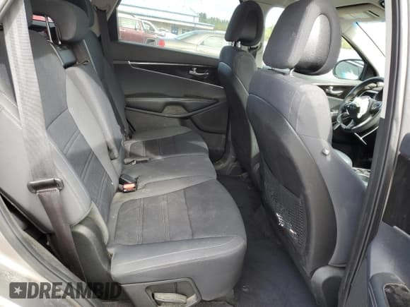 ✅ 2016 Kia Sorento LX • VIN: 5XYPGDA50GG086104 • Lot: 86278225. Listed on Copart with 154,814 mi. Free auction sales archive from the USA and detailed vehicle history report at DreamBid. Image 11.