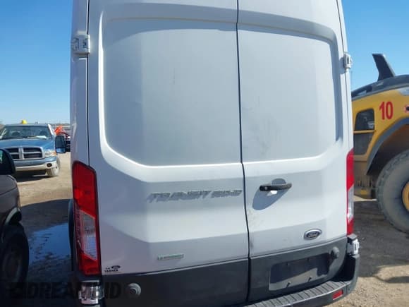 ✅ 2019 Ford Transit Cargo • VIN: 1FTBF4XG4KKB77790 • Лот: 41711746. Опубликован ранее на IAAI с пробегом 198 739 миль. Бесплатный доступ к архиву аукционных продаж из США и подробный отчёт об истории автомобиля на DreamBid. Изображение 16.