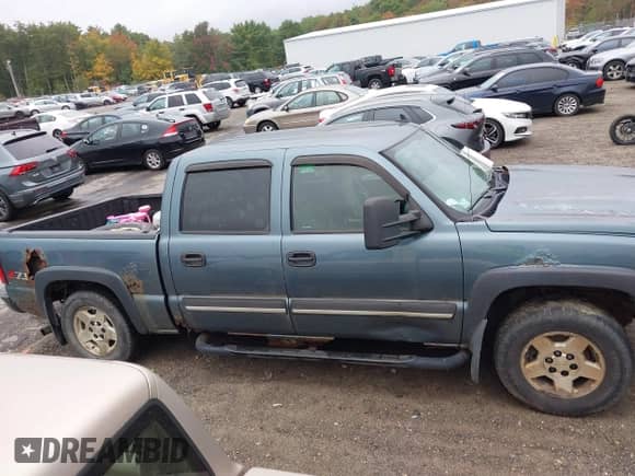 2006 Chevrolet Silverado 1500 LT3 с VIN 2GCEK13T261189954, выставлен на аукционе IAAI как лот 43265069 с пробегом 215 485 миль миль и . История ставок и продаж доступна на DreamBid. Изображение 13.