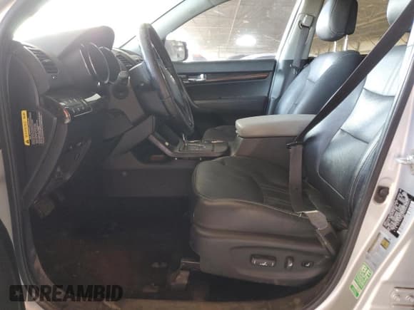 ✅ 2013 Kia Sorento EX • VIN: 5XYKUDA62DG345831 • Лот: 86206974. Опубликован ранее на Copart с пробегом Не указан. Бесплатный доступ к архиву аукционных продаж из США и подробный отчёт об истории автомобиля на DreamBid. Изображение 7.