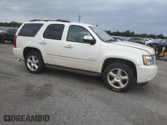 2013 Chevrolet Tahoe LTZ z VIN 1GNSKCE0XDR192002, wystawiony jako Copart lot #65217315 z przebiegiem 125 727 mil mil oraz Szkoda całkowita • Salvage title. Historia ofert i sprzedaży dostępna na DreamBid. Obrazek 4.