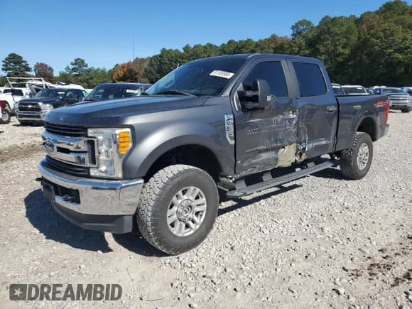 ✅ 2017 Ford F-250 XL • VIN: 1FT7W2B61HEC66605 • Lot: 91185585. Listed on Copart with 123,246 mi. Free auction sales archive from the USA and detailed vehicle history report at DreamBid. Image 1.