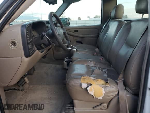 2004 Chevrolet Silverado 1500 LS z VIN 1GCEC14V74Z251317, wystawiony jako Copart lot #79619084 z przebiegiem 227 917 mil mil oraz Szkoda całkowita • Salvage title. Historia ofert i sprzedaży dostępna na DreamBid. Obrazek 7.