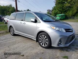 ✅ 2018 Toyota Sienna XLE • VIN: 5TDDZ3DC8JS192358 • Лот: 80955795. Опубликован ранее на Copart с пробегом 129 070 миль. Бесплатный доступ к архиву аукционных продаж из США и подробный отчёт об истории автомобиля на DreamBid. Изображение 1.